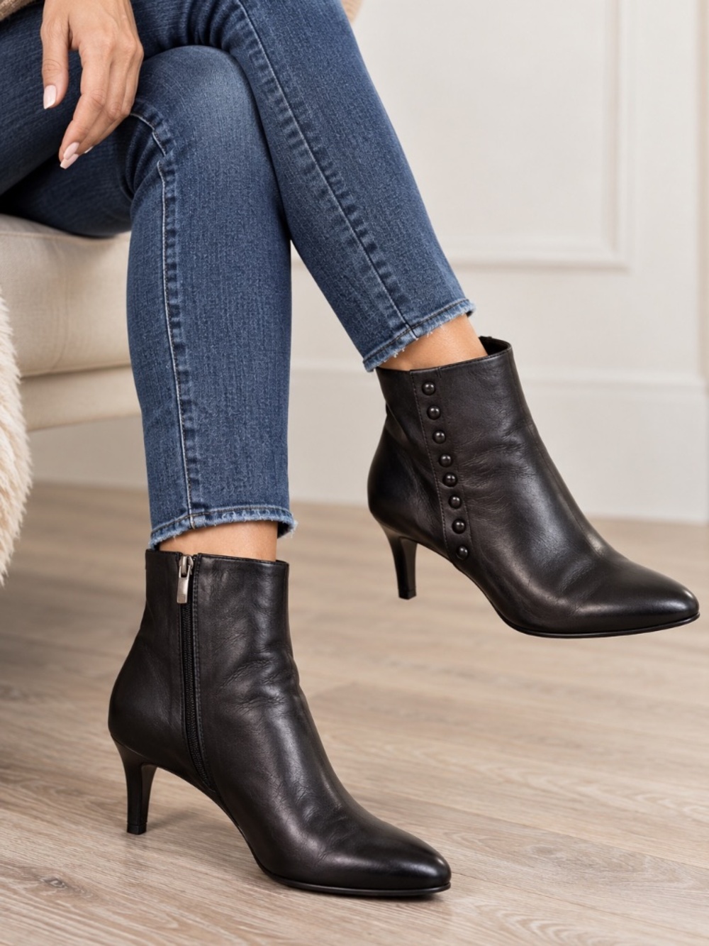 COACH Hickory Black Soft Shine Leather Studded Booties - Like New Size 8 M